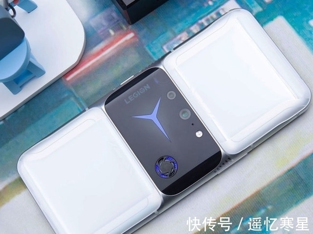 旗舰|发布九个月下跌2500元，18GB+512GB+90W闪充，顶配旗舰已濒临下架