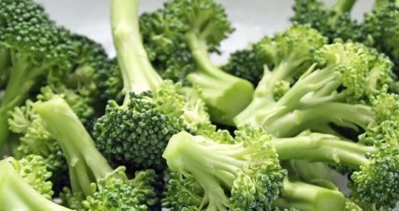 效果|西兰花营养丰富又防癌，但你肯定不知道，西兰花配上它效果翻倍！