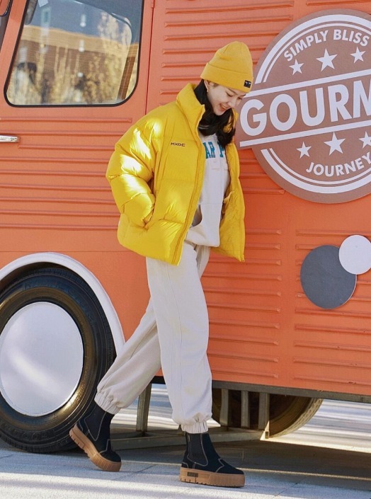 紧身裤|2022年羽绒服怎么穿才洋气?时髦精都在这样搭配,照着穿都很美!