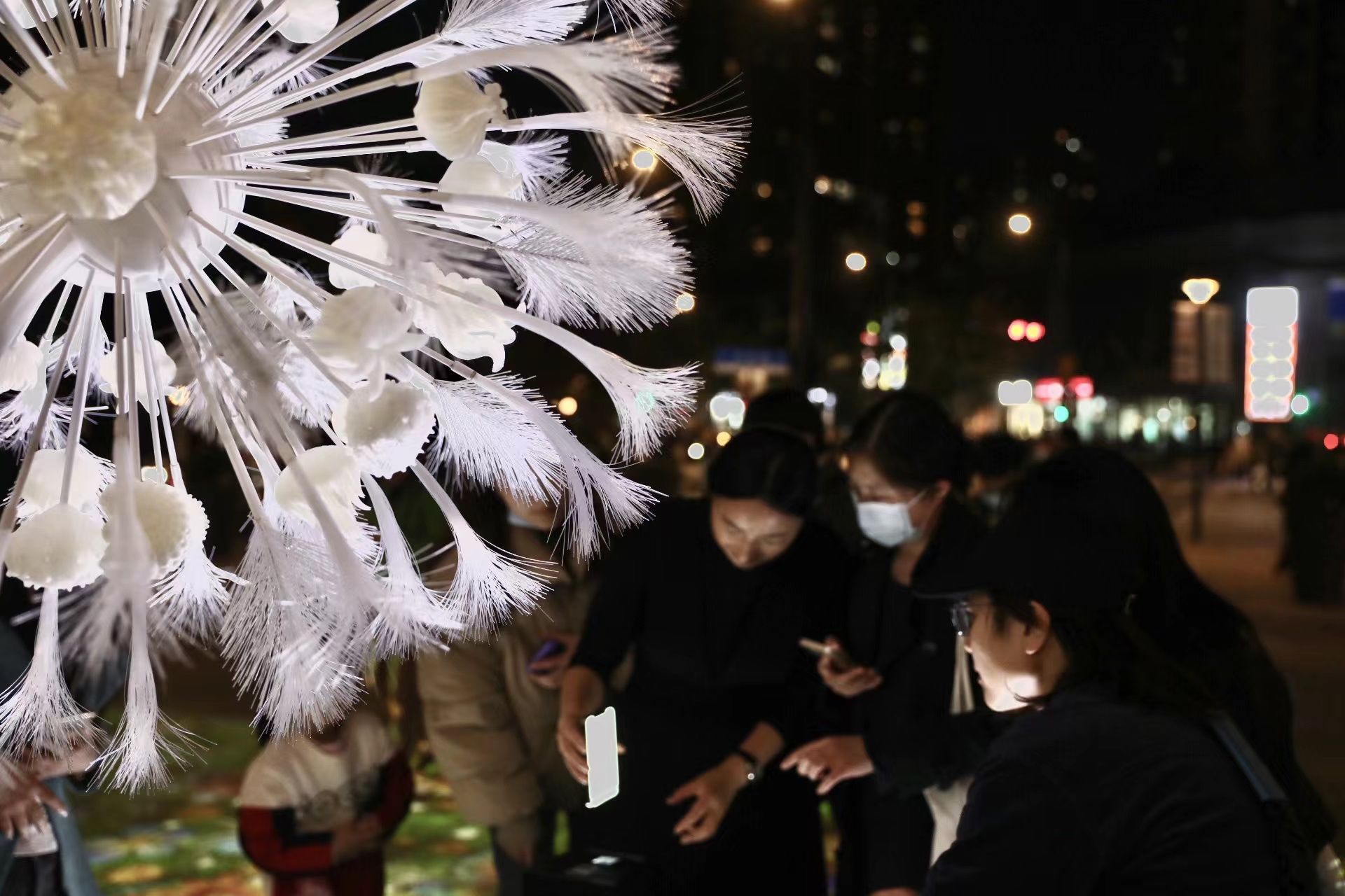 灯光艺术节&这个灯光艺术节第七次登录上海，带来日本“新媒体艺术探险家”作品中国首秀