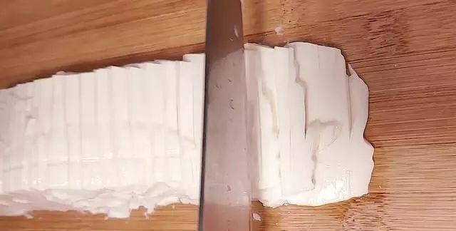 1块豆腐,1粒西红柿,天冷时隔几天就得做,饭前喝碗暖心又暖胃