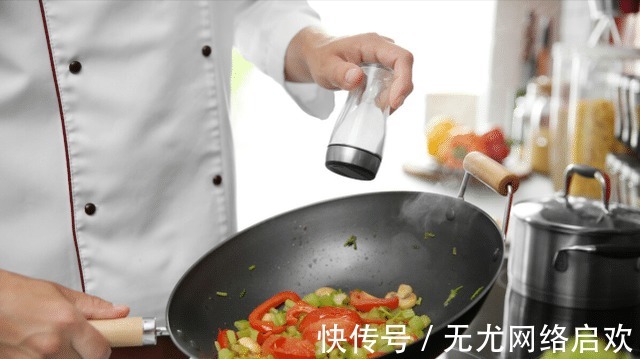 身高|2种调料“悄悄偷走”娃身高,积食发育难,很多家长还在喂