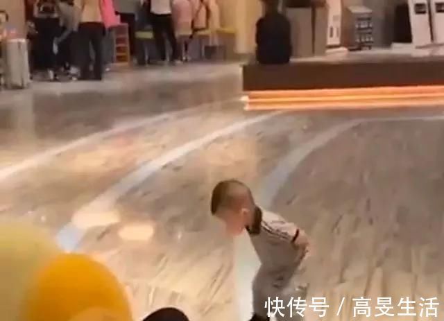 父母|幼儿园过出养老院的气质，这些孩子深得老人的精髓，网友：笑死了