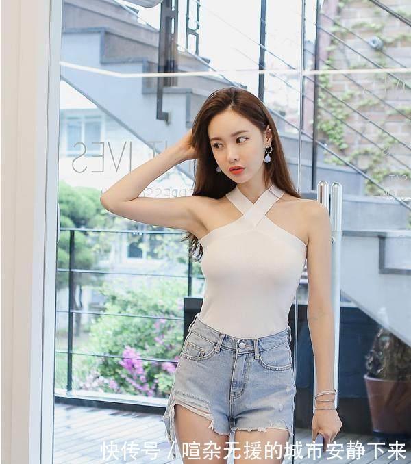 腰身|拥有纤细大长腿的牛仔裤美女，展示腰身美好曲线，彰显与众不同