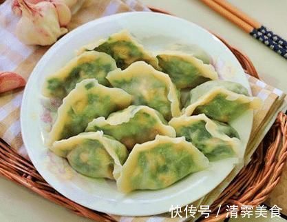 包韭菜饺子,调料越多越难吃,三种就足够了!这样做饺子鲜嫩美味