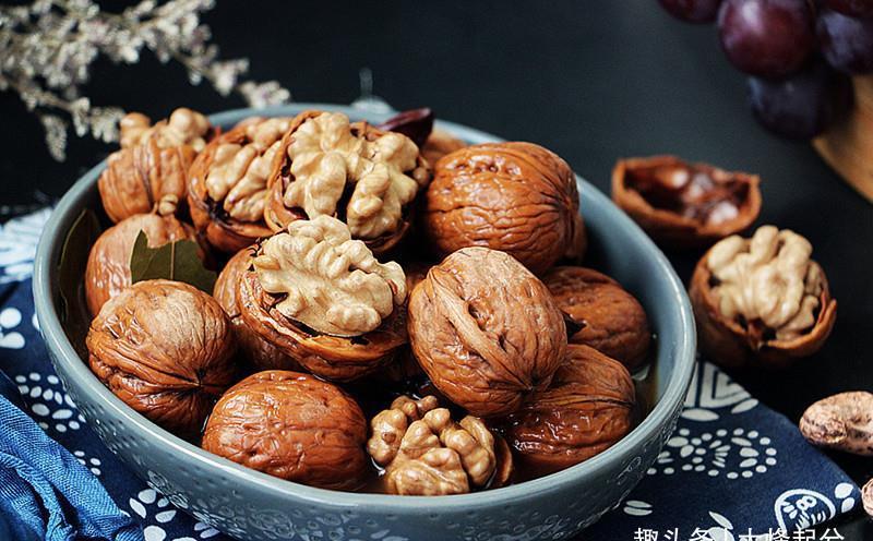 解锁核桃新吃法，清甜脆嫩，不涩嘴，做法超简单