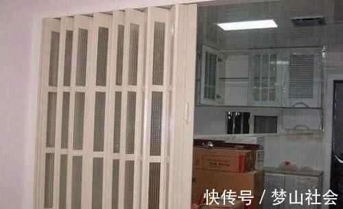 头次|厨房不要装推拉门了,头次见到装这种门,太聪明了
