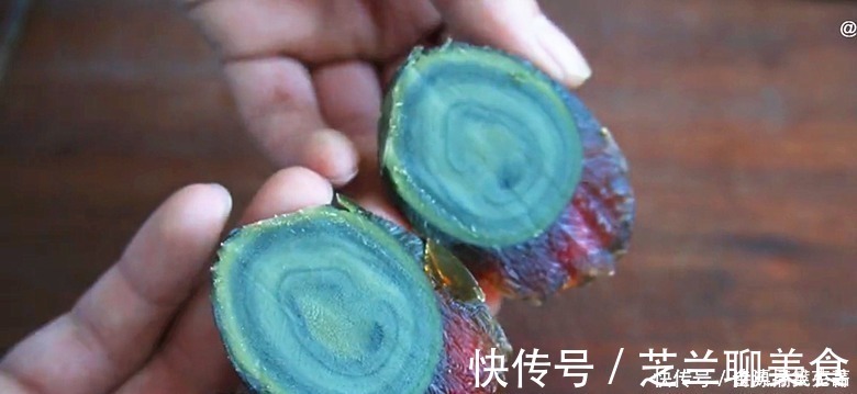 黑暗料理|皮蛋放锅里蒸一蒸，饭店一份要48，在家成本8元，待客有面子