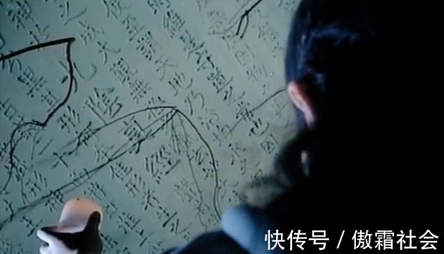 九阴真经&同样练九阴白骨爪,为何黄衫女能秒杀周芷若?周伯通说出了原因