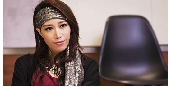 憑一首歌唱哭父母，靠《好聲音》爆火的“農(nóng)村美女教師”哪去了