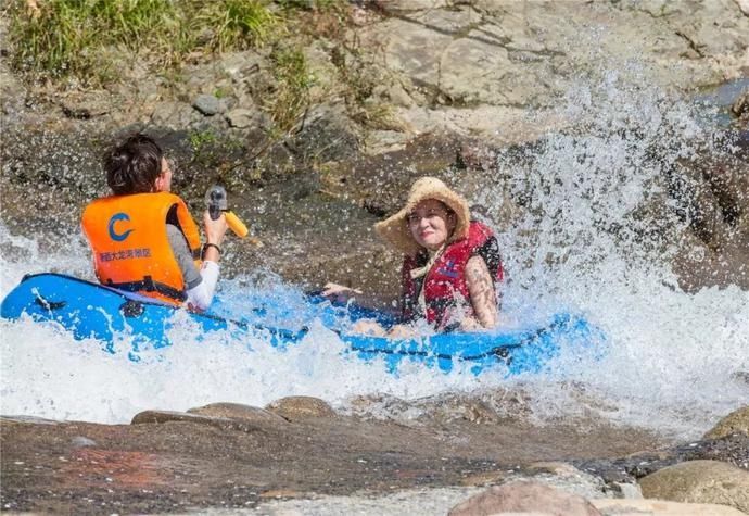 溶洞|溶洞、漂流、大峡谷…温度低至16℃！夏天哪里好玩又避暑？这些地方收藏好