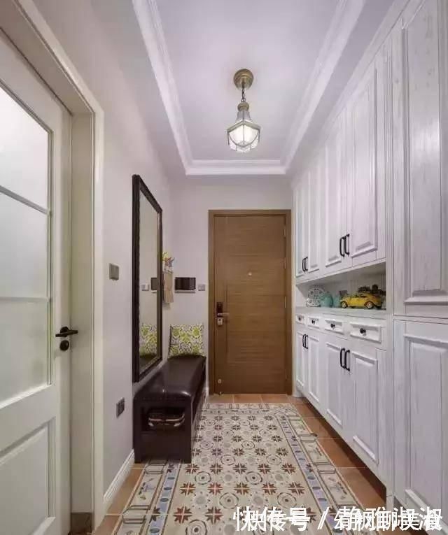 墙面|去朋友家串门，一进门就被鞋柜惊艳到了，真是漂亮又实用