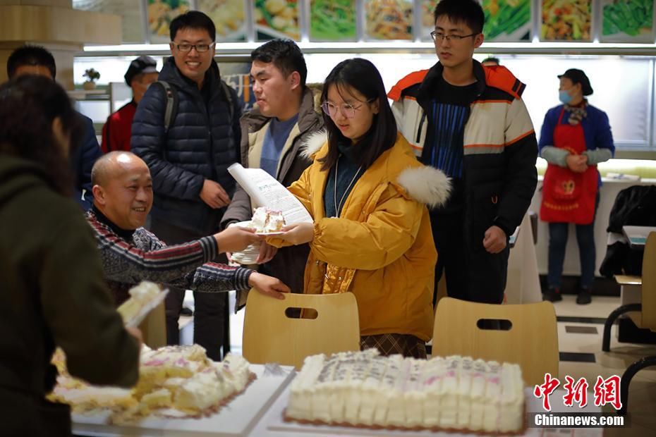 a388|蛋糕 “写”满知识点，南京花式为考研学子加油！