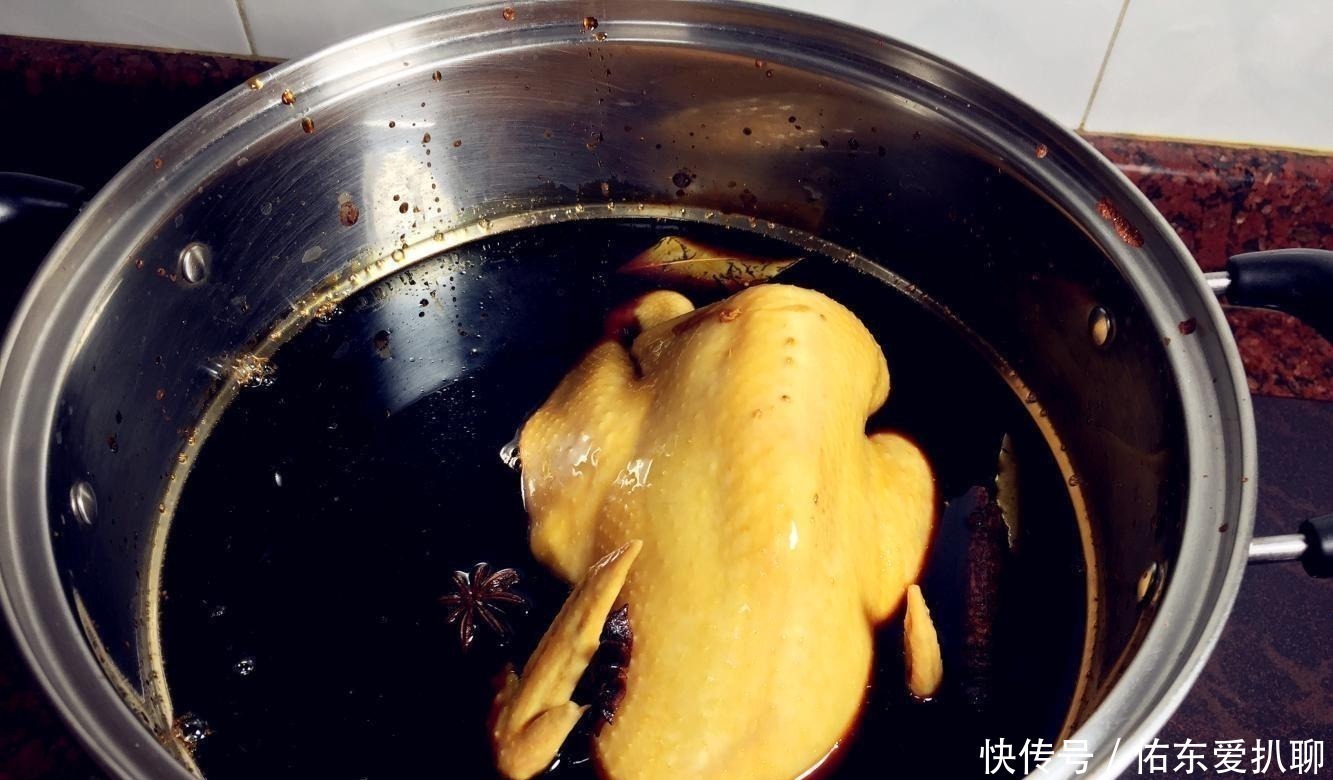 公公家里正做酱油鸡, 邻居闻到香味都跑我家问我酱油鸡的配方!