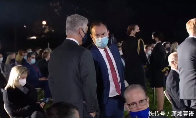 民众|白宫内部上演罕见一幕，美民众被逗乐了：特朗普终于“老实”了？