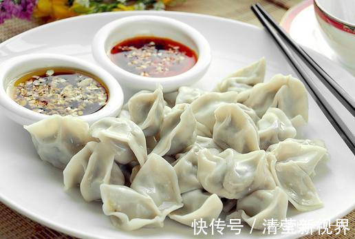 饺子皮|煮饺子时,先下锅煮就错了!多加这一步,饺子口感鲜嫩不破皮