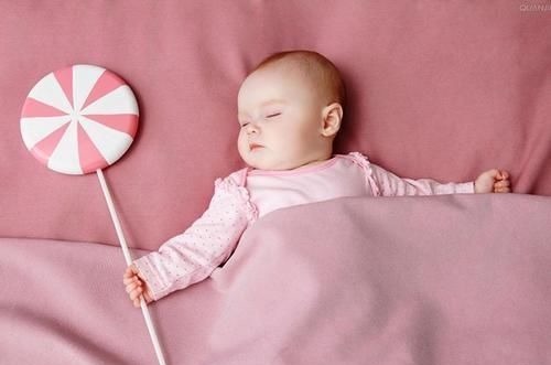 不适感|为什么宝宝困想睡觉都要哭闹一下?直接睡不好吗?