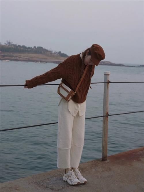  针织毛衣|2021年的“流行色”来了，恰到好处的气质高级感，让人一眼就爱上