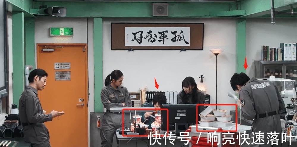 军械库|泽塔奥特曼朝仓陆和夏川遥辉大口吃泡面,奥特曼人间体都贪吃