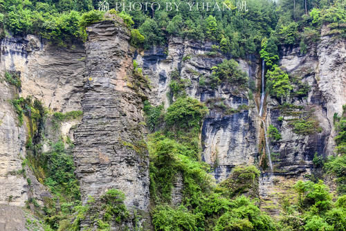 金佛山烛台峰，自驾才能领略的奇峰飞瀑，绝壁上惊现两大未解之谜