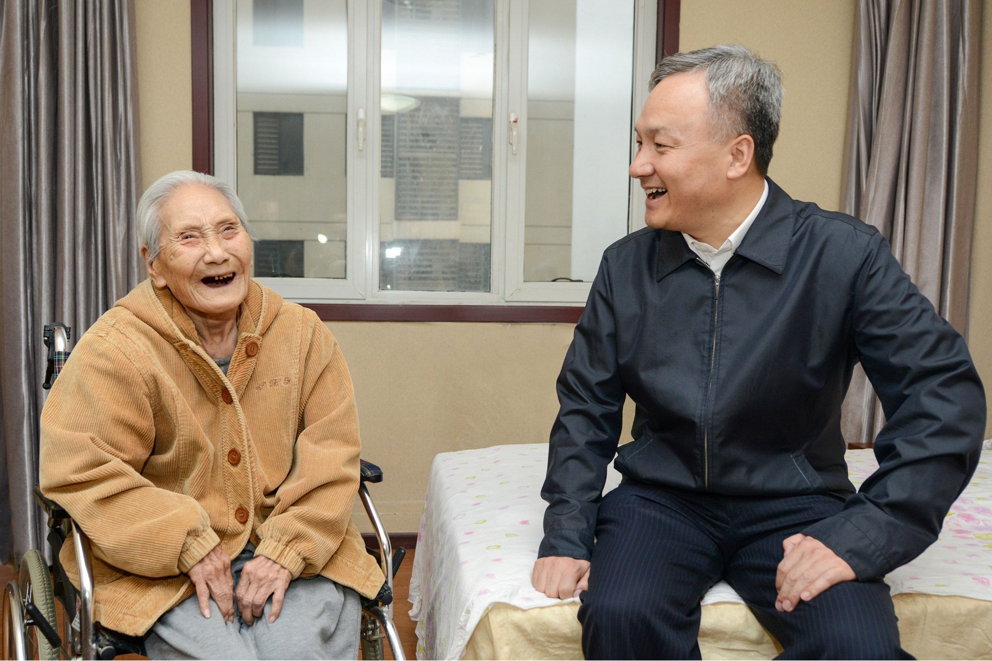 子女|首批丁克夫妻开始养老,不用带孙子的他们,真的能无事一身轻吗