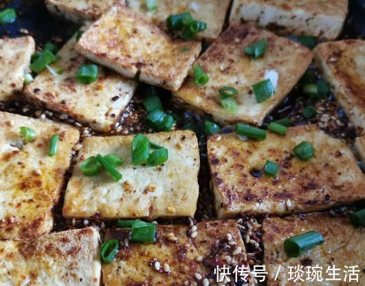 老少皆宜|煎豆腐,直接下锅就错了,多数人都不懂,难怪豆腐易碎还粘锅!