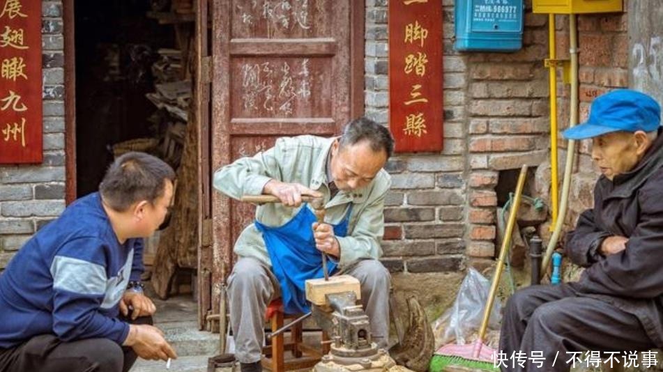 母亲|他在母亲生日那天上街买了二斤肉,引起轰动,并被载入史册