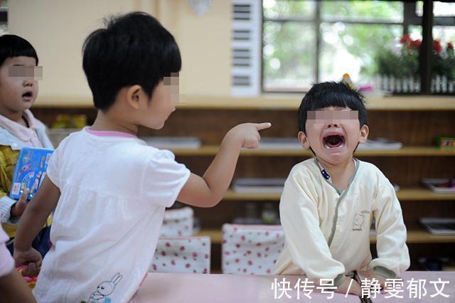 父母|孩子在幼儿园被欺负,爸爸在家长群发一条信息后,事情完美解决