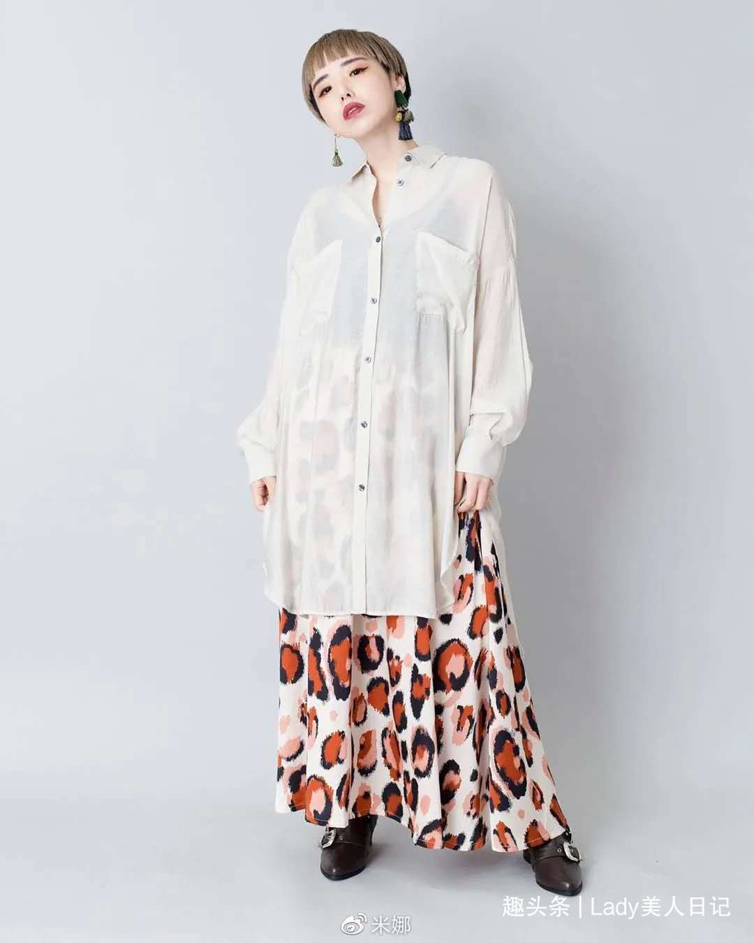 时髦 为什么日本女人都喜欢穿“透视衬衫”夏末早秋的时髦,全靠它撑