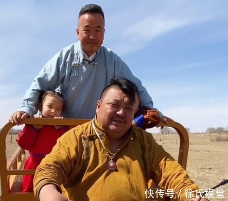 次惑小仙女 恩克不想步泡泡龙后尘,举哑铃锻炼身体,无奈还是累倒在直播间