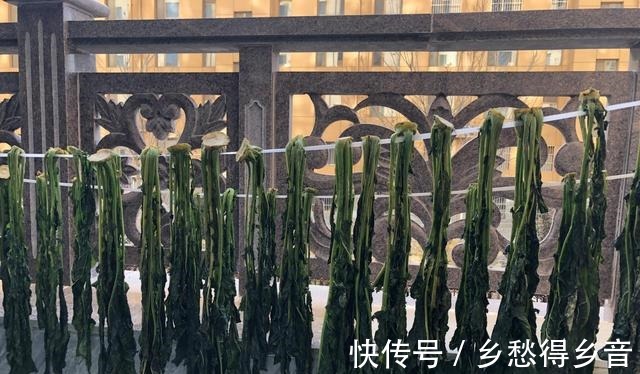 很多人扔掉的这菜叶子，其实是个宝，晒干存起来，能吃一冬天！