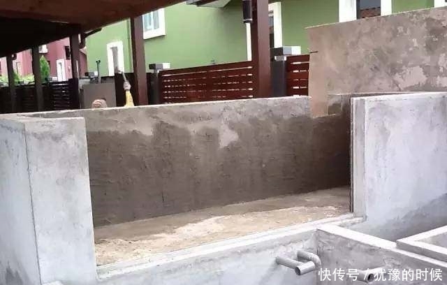 鱼缸和池还可以这样结合?只能说很有想法,有钱我也搞一个!