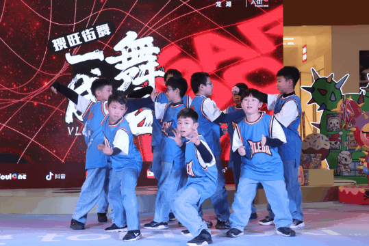 “炸翻全场”的杭州6岁女孩又拿下一个冠军！当年被认为不正经的这种舞，为何能入亚入奥？