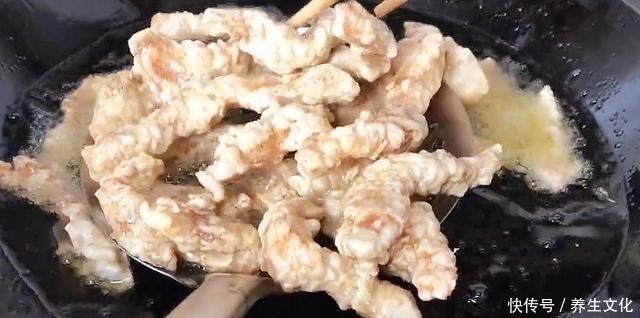炸酥肉到底是用面粉还是淀粉,很多人都做错了,教你正确的做法!