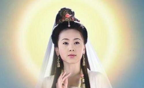 跪拜&6个版本“观音菩萨”,前五位都只是在模仿,唯独她被路人跪拜!