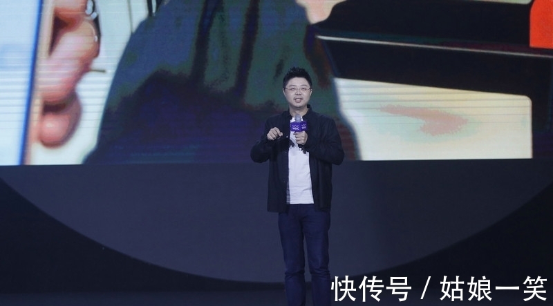 脱口秀|笑果脱口秀首登世界人工智能大会闭幕式 呼兰“重操旧业”笑侃人工智能