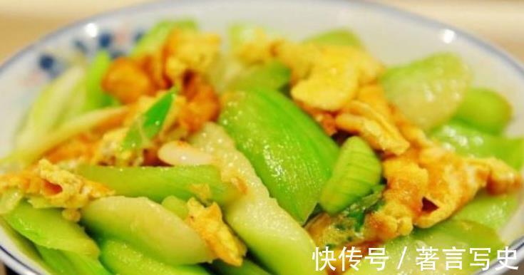 炒丝瓜|炒丝瓜总是发黑?牢记2步,颜色绿油油,鲜嫩脆爽,好看又好吃