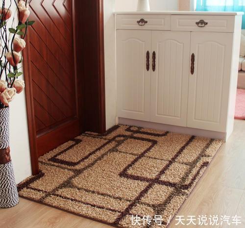 有钱人把门垫放这个位置,不得不感叹太聪明了,入住就知好处不少