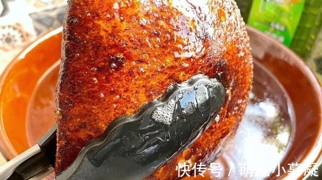原来炸扣肉起泡有诀窍，只要记住这5点，颜色金黄，起泡出虎皮
