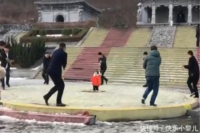 奶娃|一个奶娃8个舅舅,舅舅太多是什么体验?奶娃:我可太难了