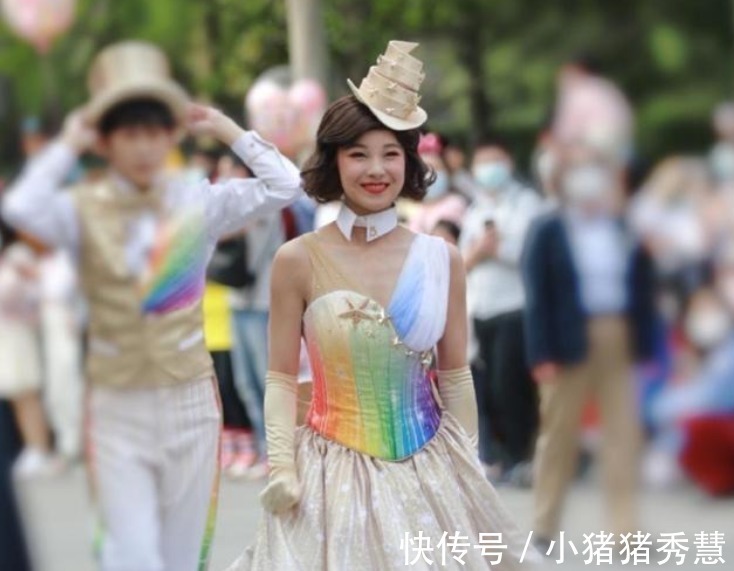 没出道的秀人去干嘛了?陈语嫣在迪士尼跳舞,《创4》选手送外卖