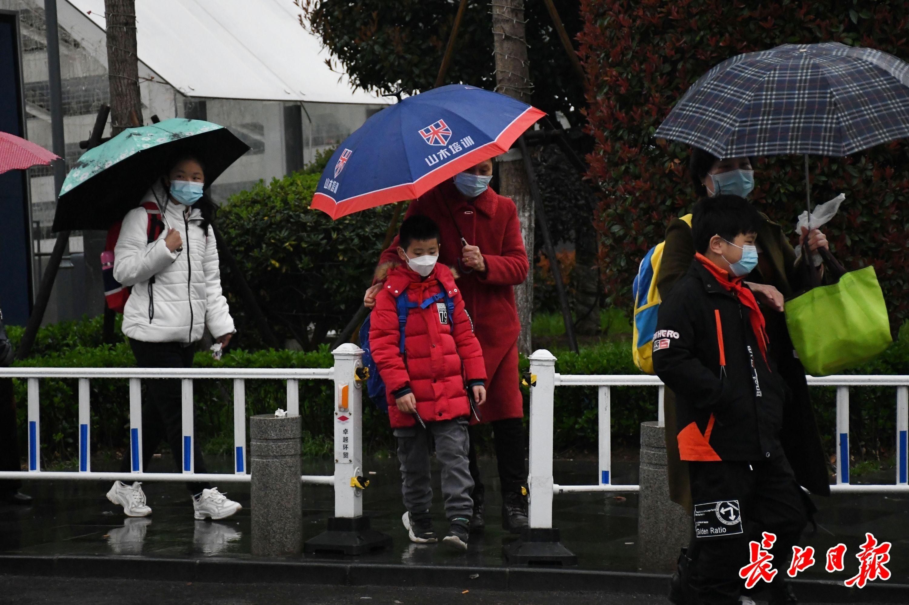 图集|春雨沥沥上学路 | a3776