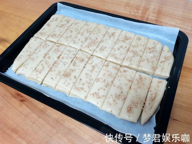 好吃|又酥又软又香的饼子,做法就是这样简单,丈夫连夸好吃