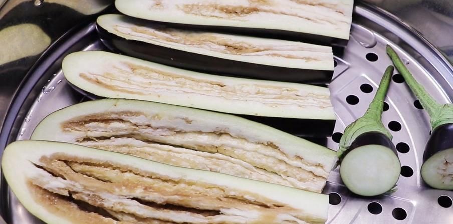 蒸茄子别直接上锅蒸，教你这一招，茄子鲜香入味，一周5次不过瘾