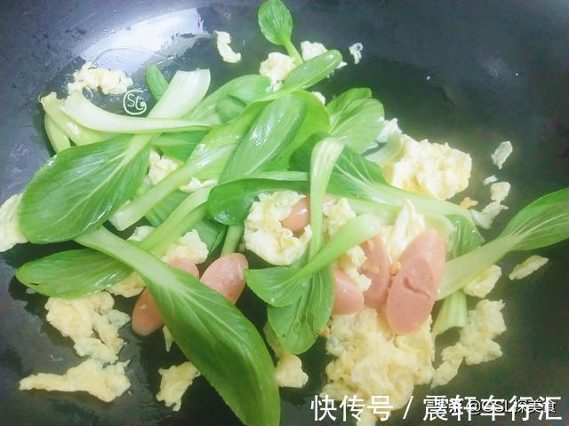 小青菜|常吃的快手炒面，简单的炒一炒，好吃解馋，一人吃了一大盘