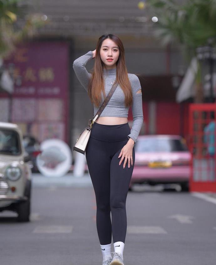 小蛮腰|穿瑜伽裤的小姐姐, 穿长袖长裤, 运动风与活力感特别迷人