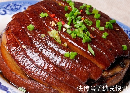 做扣肉时，猪肉焯水后别直接下锅炸！大厨教你正确方法，软糯鲜香