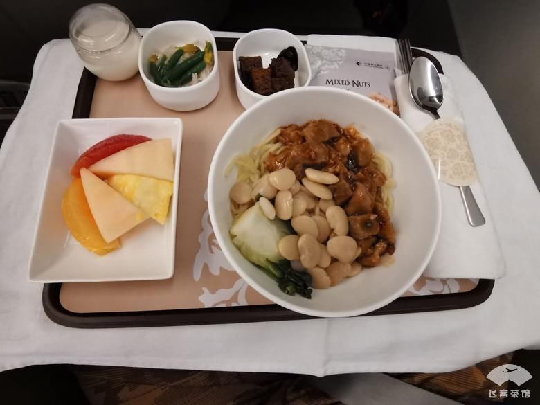 拔草东航A350套房商务舱座椅能随意调整方向,大飞机真带劲