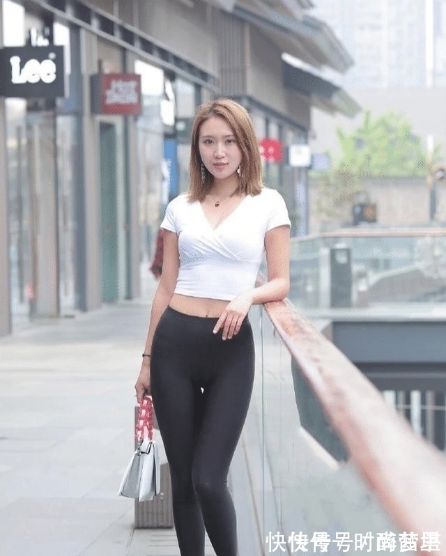 搭配 “健美裤”改名瑜伽裤,穿在身上还更好看了,显瘦又时髦!