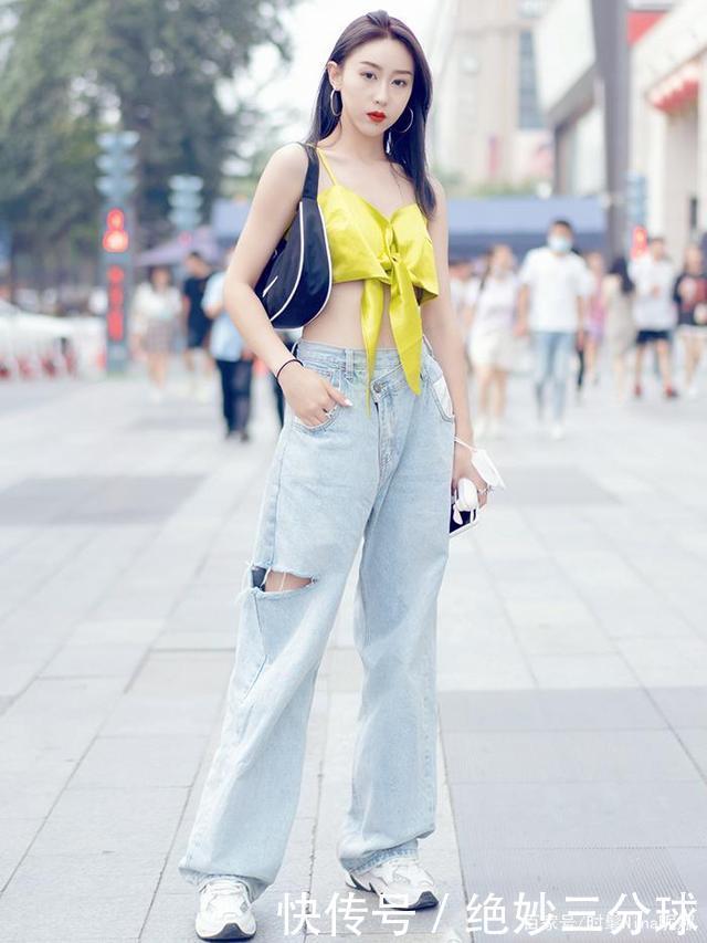 初秋|初秋别再穿裙子了,2020年流行这4条裤子,时髦又洋气